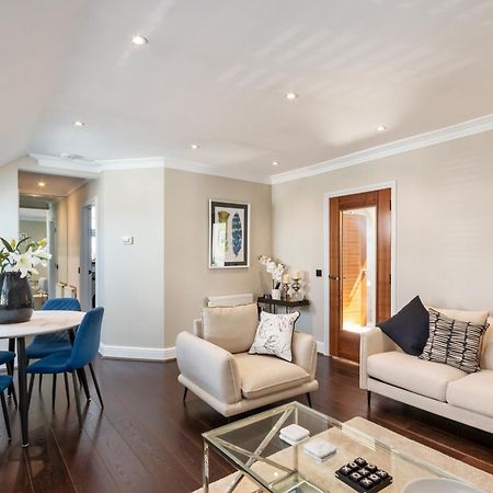 Weybridge - 2 Bed - Parking Appartement Buitenkant foto