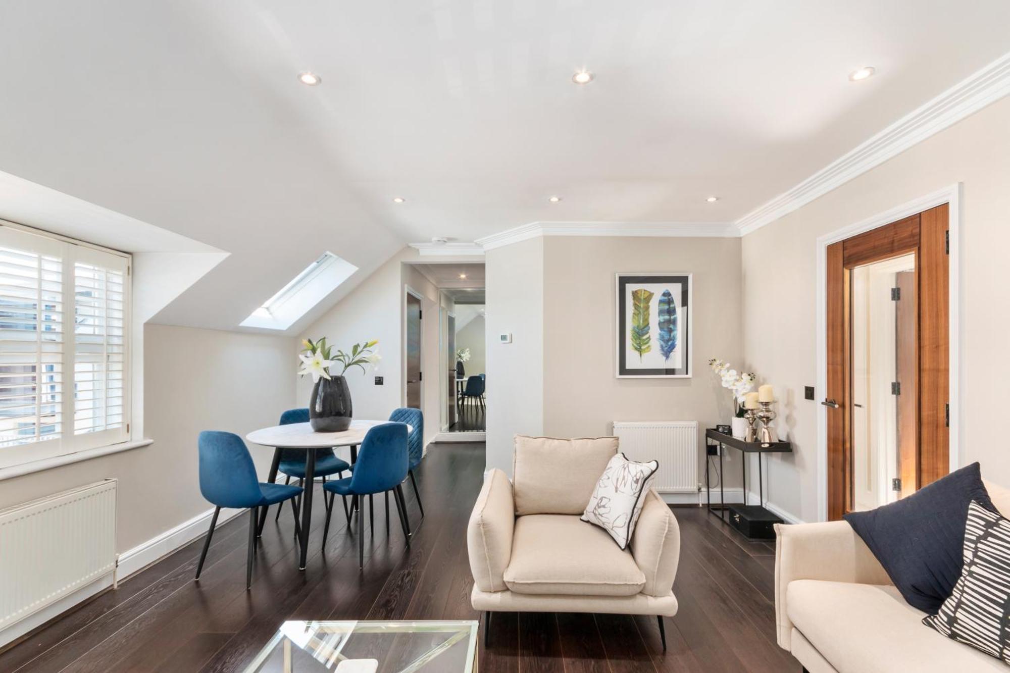Weybridge - 2 Bed - Parking Appartement Buitenkant foto